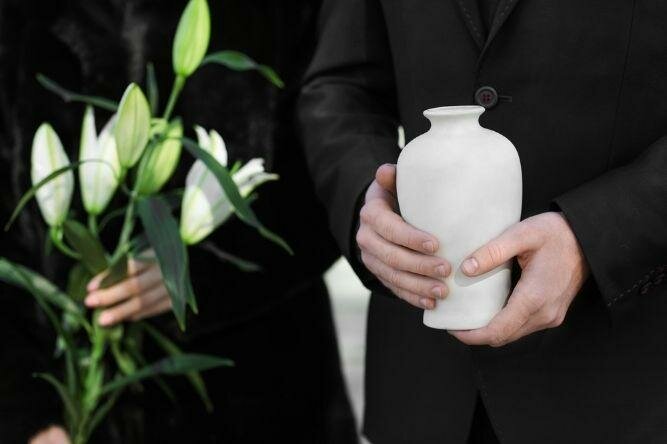 Holding An Environmentally-Friendly Funeral